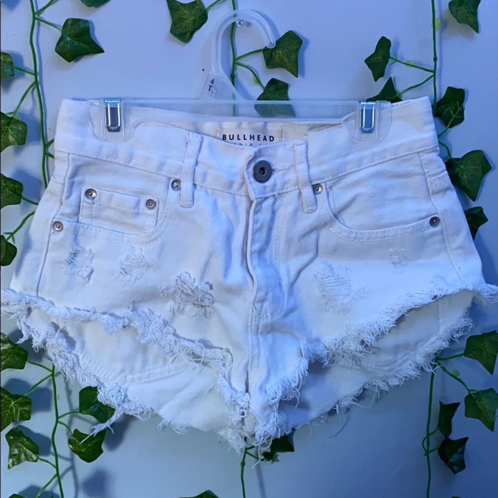 bull head white jean shorts